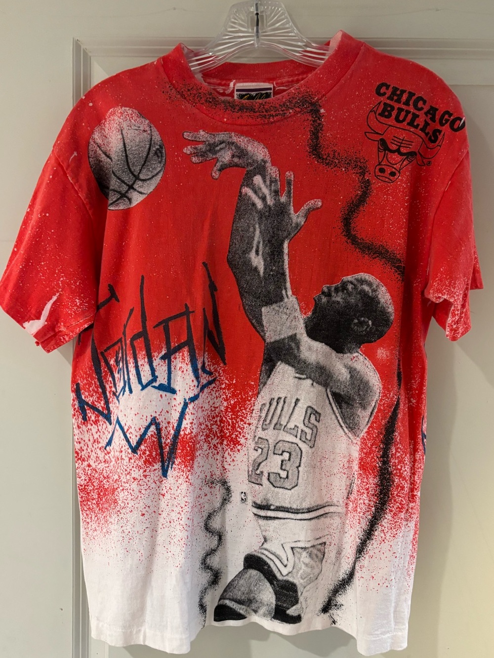 Vintage Michael Jordan 1990’s T Size S/M. Magic Johnson T’s.Measurements below